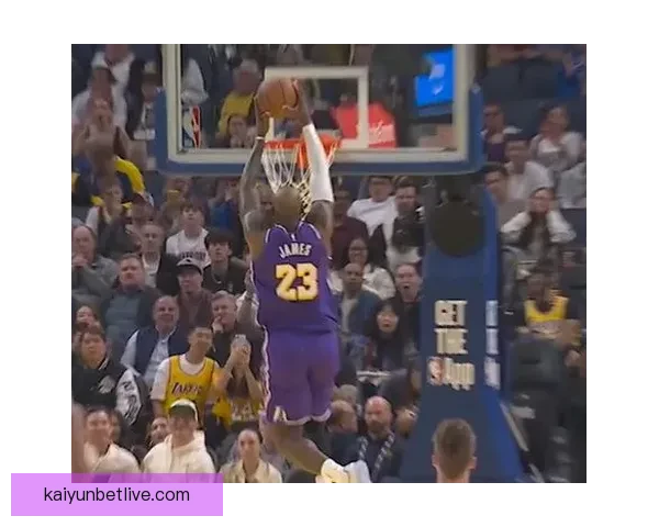 NBA历史首次父子连线 詹姆斯传球布朗尼外线三分命中